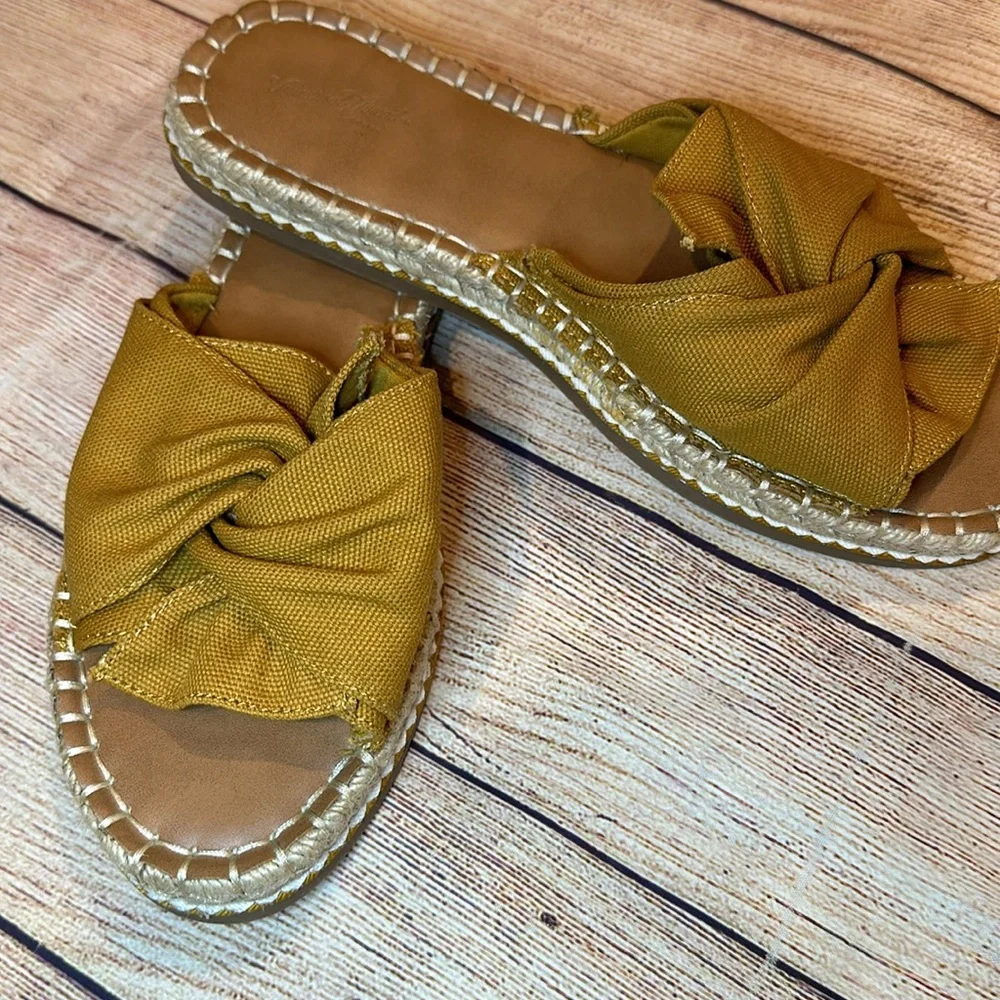 Universal Thread Mustard Yellow Slip On Flat Espadrilles Sandal Bow Open Toe